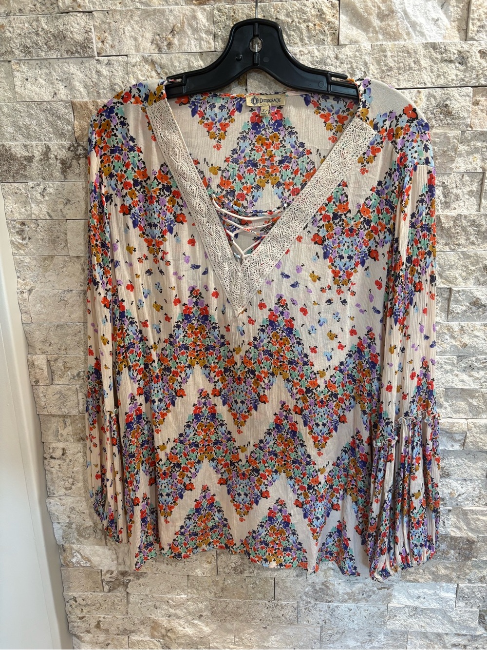 Democracy Cream Floral Lace-Up V-Neck‎ Blouse long sleeve XL